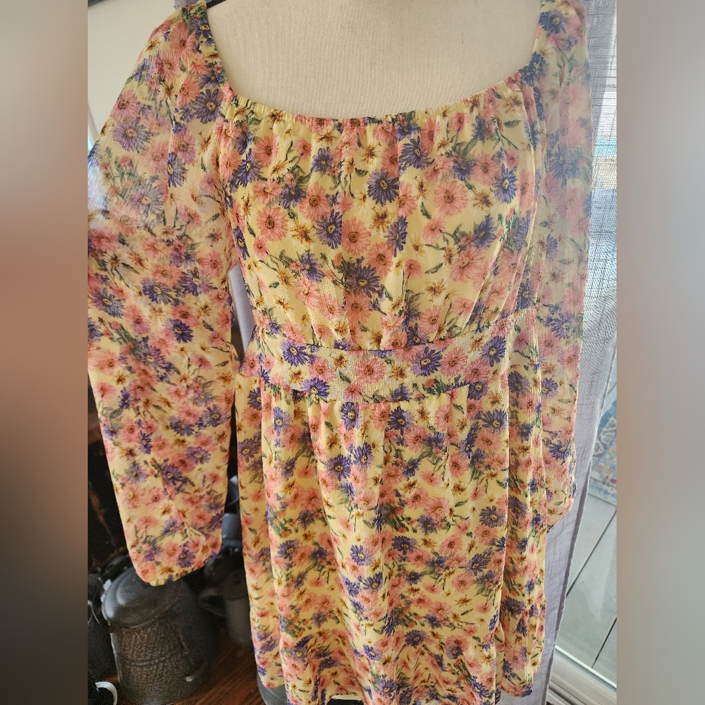 REWIND cute Open back floral dress NWT